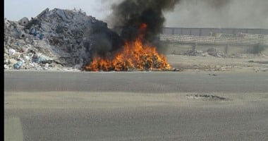 صحافة المواطن.. حرق القمامة بمقلب مخلفات بالعجمى أمام البوابة 8 بالإسكندرية