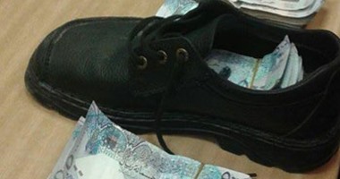 جمارك مطار برج العرب تحبط محاولتى تهريب كمية من العملات الأجنبية