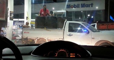 صحافة المواطن.. تهريب السولار بواسطة سيارة نصف نقل بمحطة بفيصل