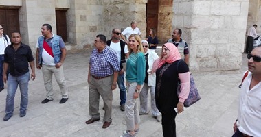شقيقة ملك إسبانيا تغادر القاهرة بعد جولة سياحية لزيارة المعالم الأثرية