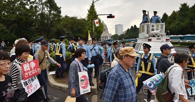 احتجاجات أمام برلمان اليابان على قانون يسمح للجيش بالتحرك خارج البلاد