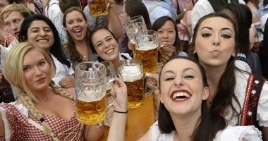 بدء مهرجان البيرة فى "ميونيخ" وسط تدفق اللاجئين