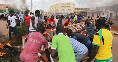 بالصور.. اضطرابات فى بوركينا فاسو لليوم الثالث منذ الإطاحة بالرئيس كفاندو