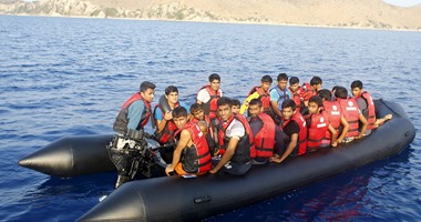 البحرية الليبية تنقذ 205 مهاجرين بينهم 14 طفلا وتقديم المساعدات لهم