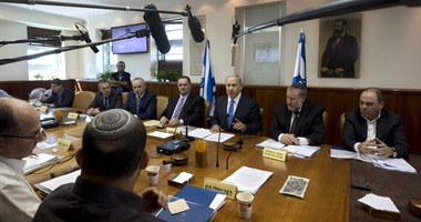 بالصور.. نتنياهو يجتمع بأعضاء حكومته بمكتبه فى القدس