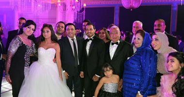 بالصور.. عودة "فؤش" وسلطنة "رشاد" يشعلان حفل زفاف "مصطفى و سمر"