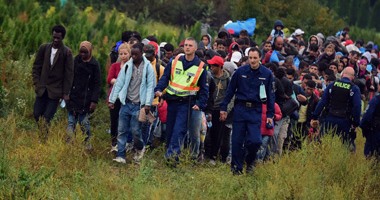 كرواتيا تفتح حدودها مع صربيا لعبور المهاجرين