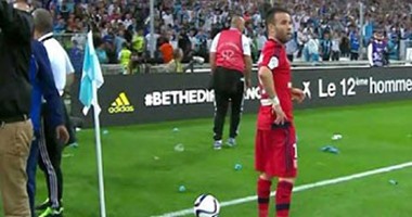 بالفيديو.. إيقاف مباراة مارسيليا وليون بسبب شغب الجماهير