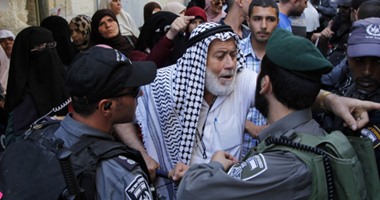 بالصور..  الشرطة الإسرائيلية تعتقل عشرات الفلسطينين فى القدس الشرقية