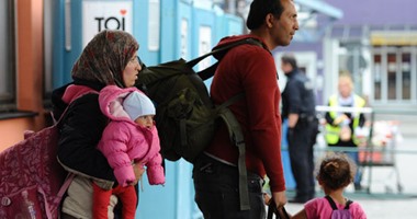 مسئول أوروبى يدعو إلى سرعة حل أزمة اللاجئين العالقين على حدود القارة