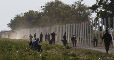 بالصور.. المجر تبدأ فى بناء " سياج " على حدودها مع كرواتيا لمنع دخول المهاجرين