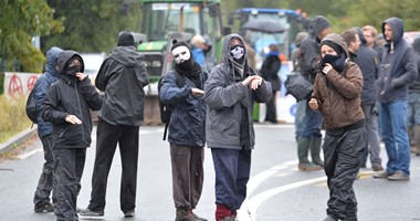 أزمة وقود فى غرب فرنسا بسبب احتجاجات سائقى الشاحنات
