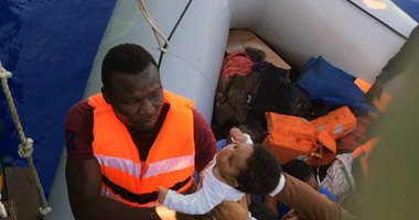 البحرية الإيطالية: غرق 8 مهاجرين وإنقاذ 113 آخرين اثناء عبورهم البحر