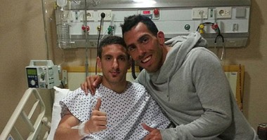 بالفيديو.. تيفيز يزور لاعب جونيور فى المستشفى بعد كسر قدمه