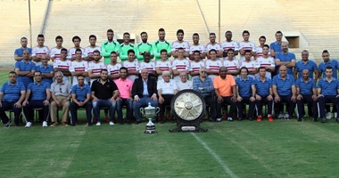 الزمالك يلتقط صورة تذكارية مع الثنائية التاريخية