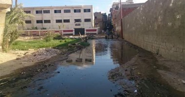 صحافة المواطن..انتشار مياه الصرف فى مدخل قرية "الجدية" بالبحيرة وأمام مدارسها