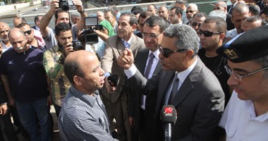 وزير النقل لموظف التذاكر بمحطة مصر: "كل ما هتتعب أكتر ربنا هيكرمك"