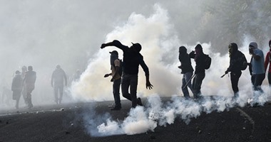 بالصور.. كر وفر بين الأمن المكسيكى ومحتجين بعد اختفاء 42 طالبا