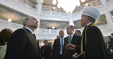 بالصور.. بوتين يفتتح مسجد موسكو الكبير.. ويؤكد: "داعش" يحرف الإسلام