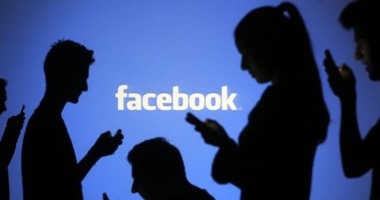 دراسة تحذر.. 300 صديق على الفيسبوك ممكن يغيروا هرموناتك
