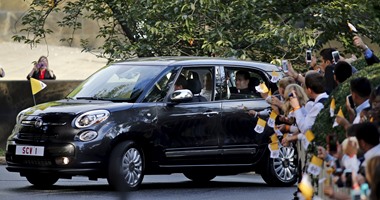 بابا الفاتيكان يختار سيارة "فيات" صغيرة فى بداية زيارته لأمريكا