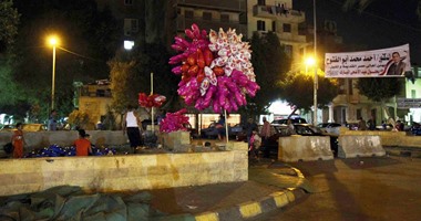 بالصور.. المصريون يتوافدون على جامع عمرو بن العاص استعدادا لصلاة العيد