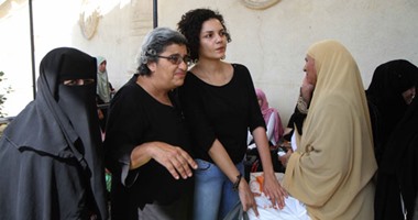 حضور ليلى سويف وسناء عبد الفتاح لزيارة علاء فى سجن طرة