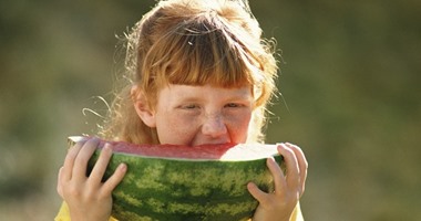 "100 مليون صحة" لـ"الأطفال": تناول البطيخ يقوى المناعة والعظام