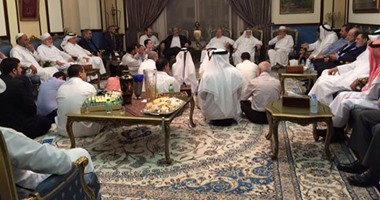القرضاوى يلتقى قيادات حماس فى الدوحة.. بوق الجماعة الإرهابية يبحث خلافات الإخوان الداخلية ودعم الحركة فى لقاء مع مشعل وأبو مرزوق.. وقيادى سابق بالجماعة: القرضاوى يؤمن إقامات الإخوان فى قطر