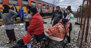 بالصور.. استمرار معاناة المهاجرين على حدود مقدونيا وسط الطقس السيئ
