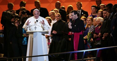 بابا الفاتيكان يحث الكاثوليكيين على التحلى بالبساطة والتخلى عن الطرف