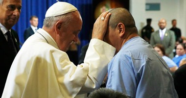 بالصور.. البابا فرنسيس لنزلاء سجن فى فيلادلفيا: كلنا بحاجة للتطهر