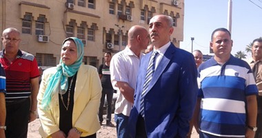 بالصور..محافظ كفر الشيخ يترأس حملة لإزالة تعديات على بوابة مدرسة السلام
