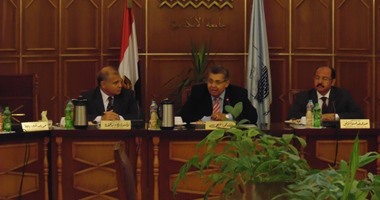 بدء اجتماع وزير التعليم العالى مع عمداء جامعة الإسكندرية