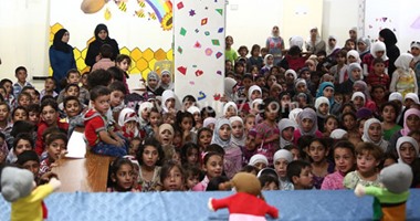 بالصور.. مسرح عرائس للأطفال السوريين اليتامى فى "دوما" معقل المعارضة السورية