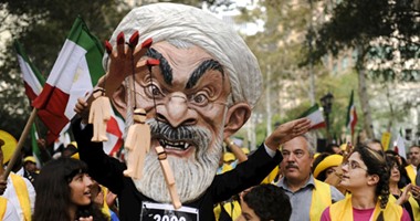 المعارضة الإيرانية بالخارج تدعو للتظاهر ضد سفر ظريف إلى فرنسا