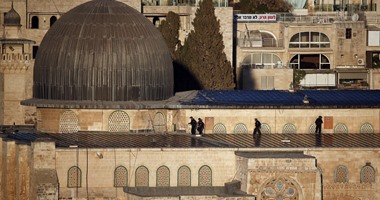 بالصور .. قوات الإحتلال الإسرائيلية تعتلى أسطح المسجد الأقصى