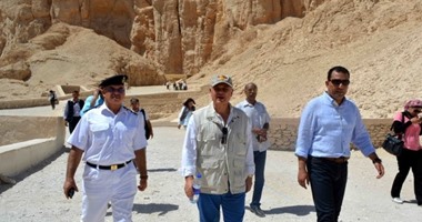 وزير السياحة يجتمع بأصحاب البازارات السياحية بالأقصر لبحث مشكلاتهم