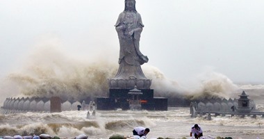 بالصور.. الصين تغلق المناطق السياحية و تجلى عشرات الألاف بسبب إعصار دوجيوان