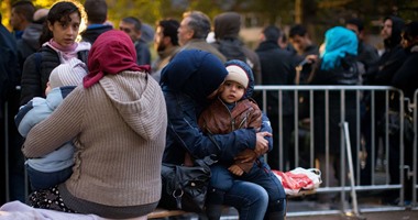 بالصور.. طوابير المهاجرين أمام الشئون الصحية الألمانية لتسجيل بياناتهم