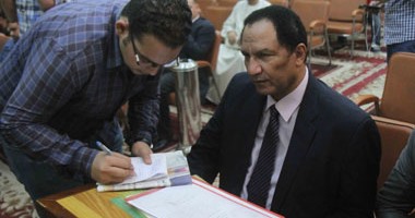 بالفيديو.. عبد الرحيم على ينيب موكلاً للتقدم بأوراق ترشحه للانتخابات