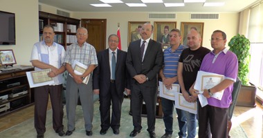 بالصور.. وزير المالية يكرم العاملين بـ"ضرائب القليوبية" لرفضهم رشوة بقيمة 2 مليون جنيه.. ويؤكد: أنتم نموذج لأبناء مصر المخلصين وحماة المال العام.. ورئيس المصلحة: إنشاء وحدات متخصصة لاستيفاء المستندات