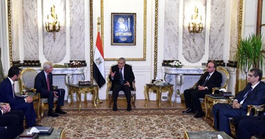 رئيس الوزراء يلتقى قيادات مجموعة تأمين عالمية تبدأ العمل فى مصر بشركتين