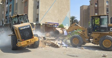 حملة مكبرة لإزالة إشغالات حى أول بالإسماعيلية