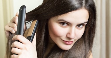 لو بتعملى شعرك فى البيت.. 6 نصائح تجنبك تلف الشعر أثناء استخدام المكواة