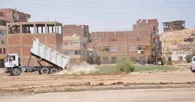 نائب رئيس مدينة أسوان: تمهيد الطريق الرئيسى المؤدى لمنطقة الصداقة