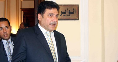 أخبار مصر للساعة1.. وزير الرى يتسلم مهام "الزراعة".. ويؤكد: لا تستر على فساد