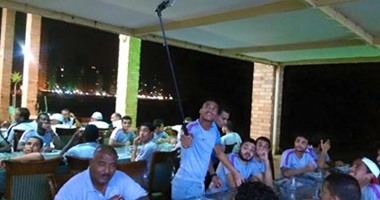 بالصور.. الداخلية يودع الأكاديمية البحرية بـ"وليمة سمك"