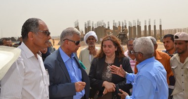 بالصور..محافظ السويس يتفقد مشروع الإسكان الاجتماعى بمدينة الملك عبد الله