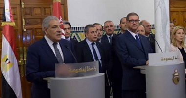 بالصور.. محلب من تونس: قضية وزير الزراعة رسالة بأن لا أحد فوق القانون